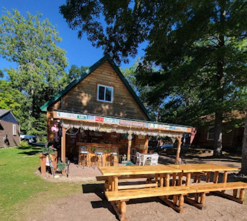 Pines of Paradise (Lake View Motor Court) - From Web Listing (newer photo)
